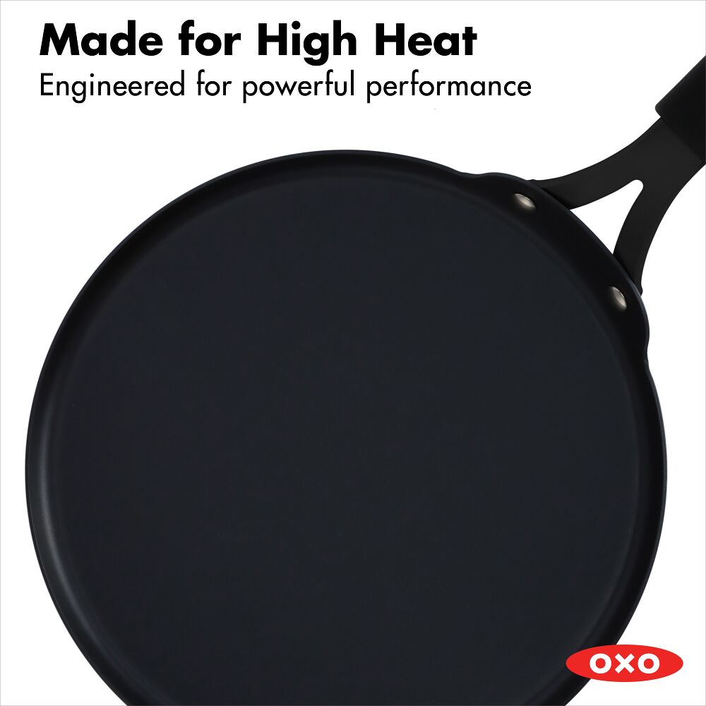 Obsidian Carbon Steel 10-Inch Crêpe Pan with Silicone Sleeve D0