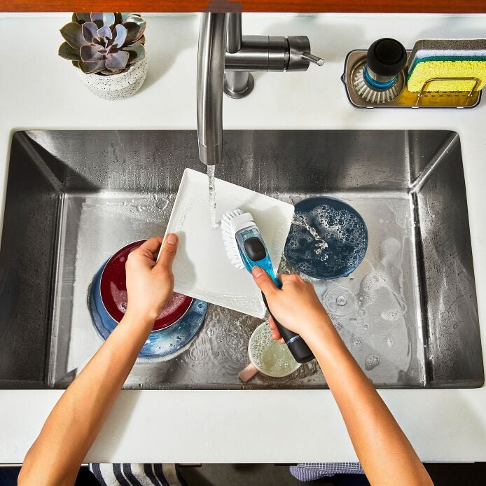 Soap Dispensing Dish Brush D7