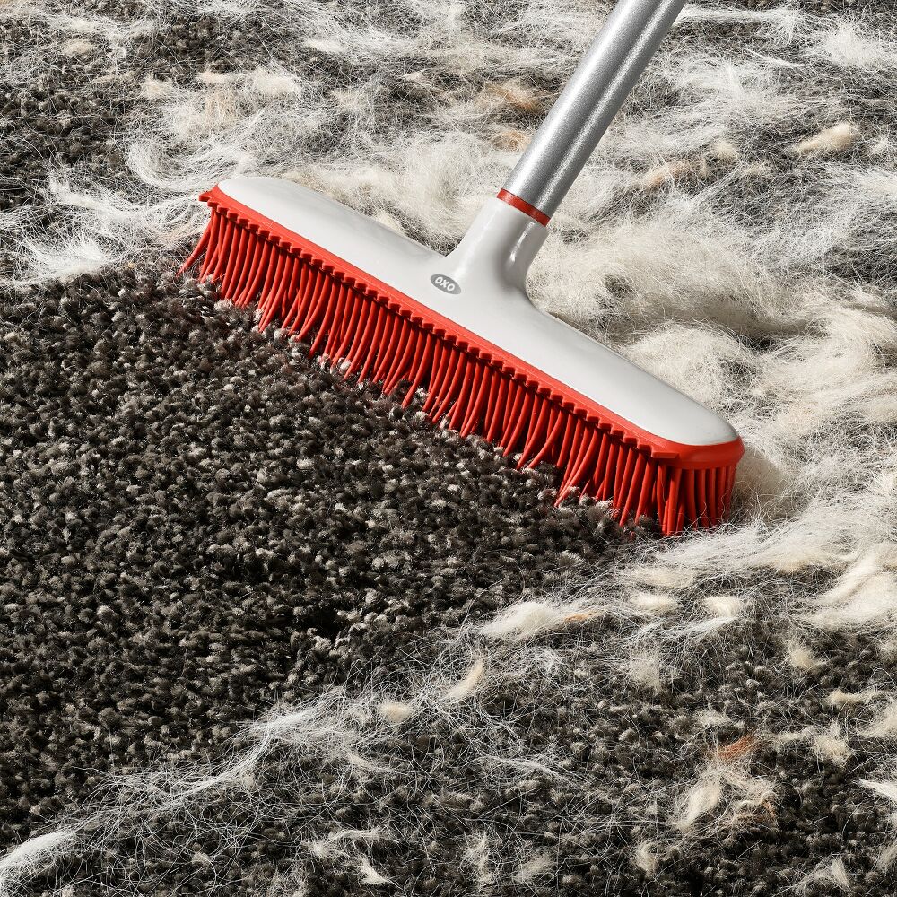 OXO Good Grips Fur Broom T8