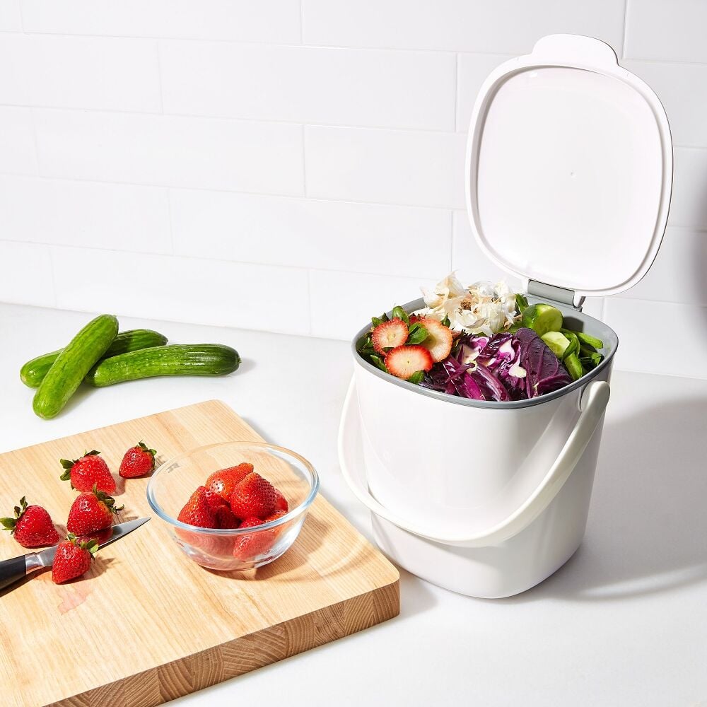 Easy-Clean Compost Bin - 0.75 Gal B7