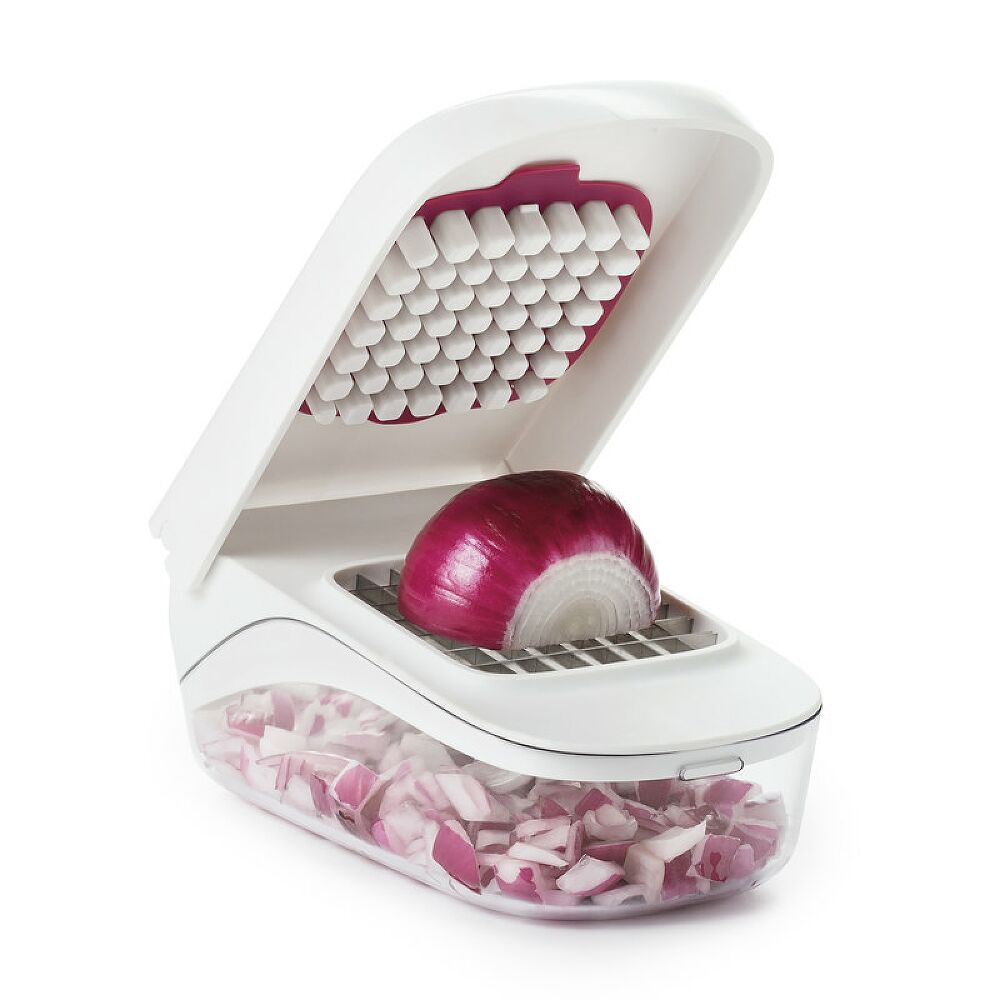 Vegetable Chopper with Easy-Pour Opening W7