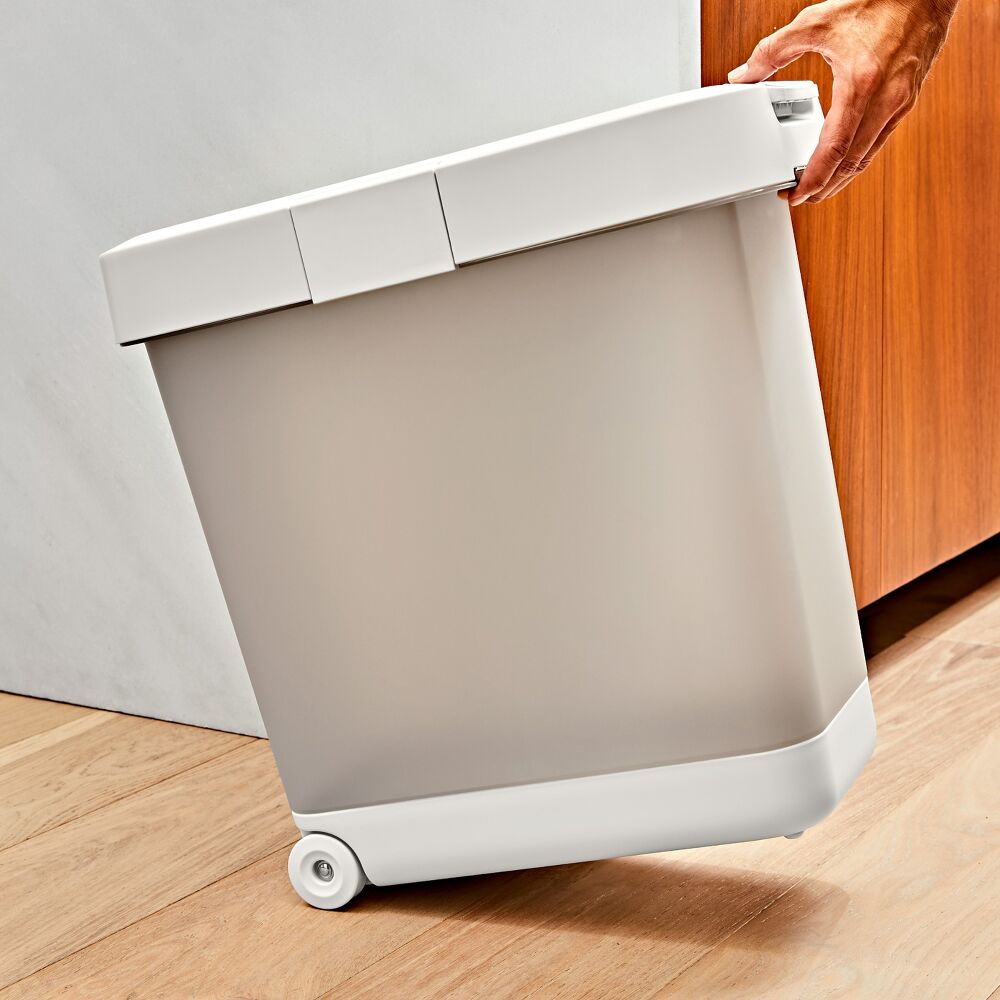 OXO Pet Airtight Food Container with Scoop — Large E2