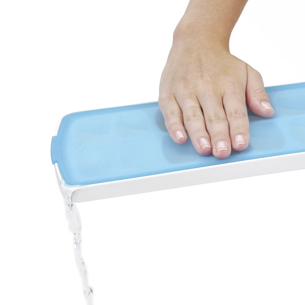 No-Spill Ice Cube Tray Q6
