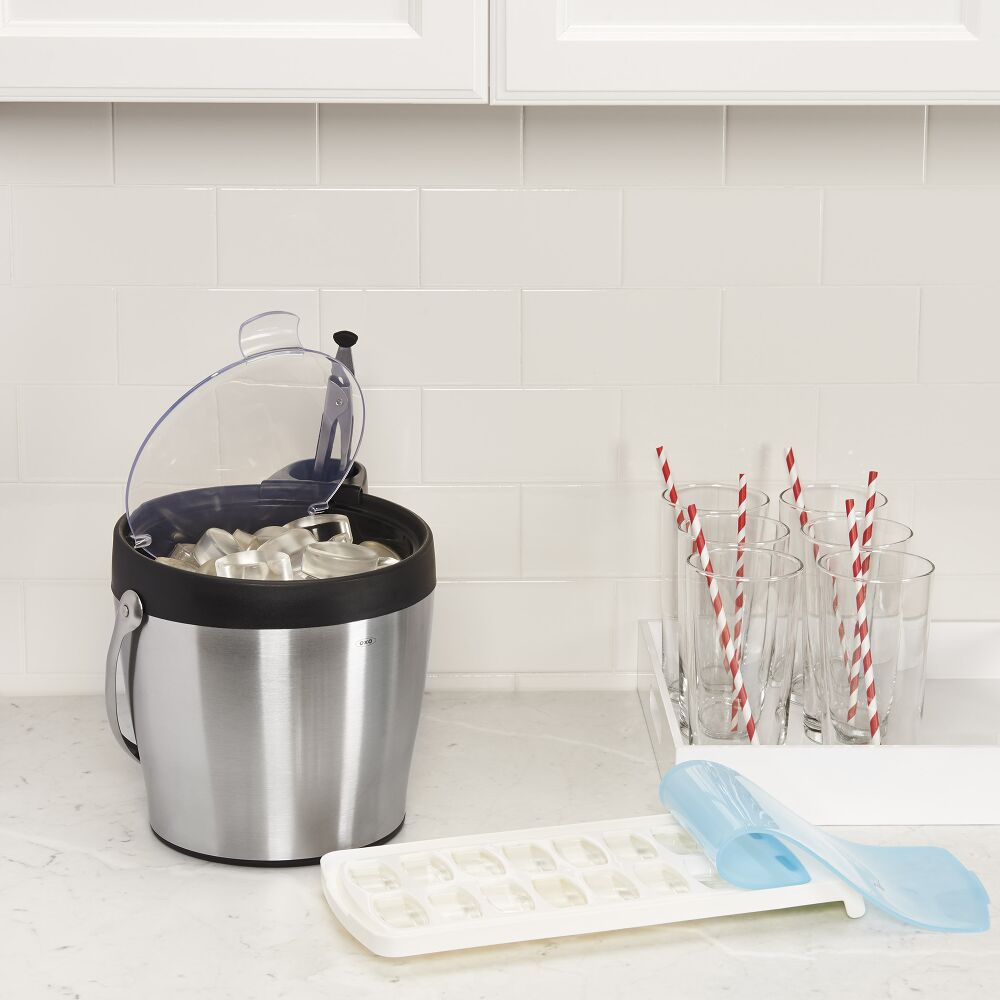 No-Spill Ice Cube Tray Q6
