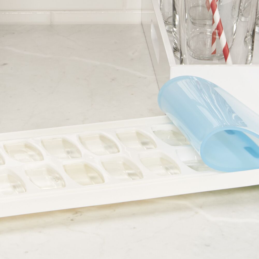No-Spill Ice Cube Tray Q6