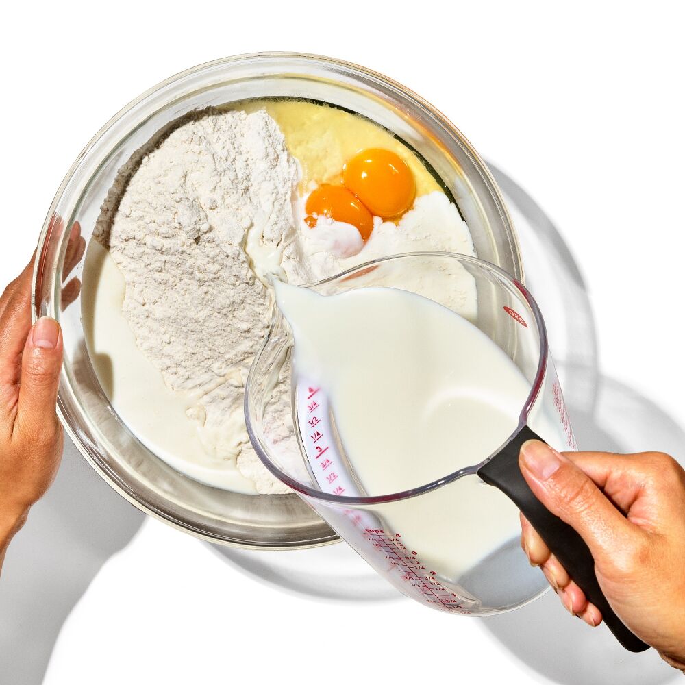 4-Cup Angled Measuring Cup B1
