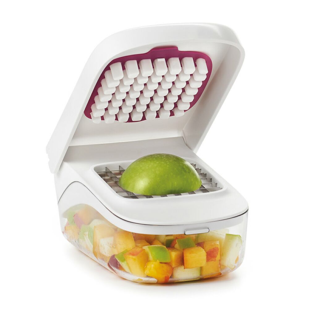 Vegetable Chopper with Easy-Pour Opening D3