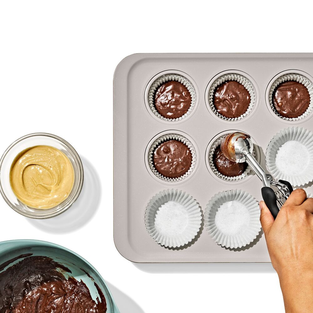 Non-Stick Pro Ceramic Coated Metal Bakeware 12 Cup Muffin Pan K0